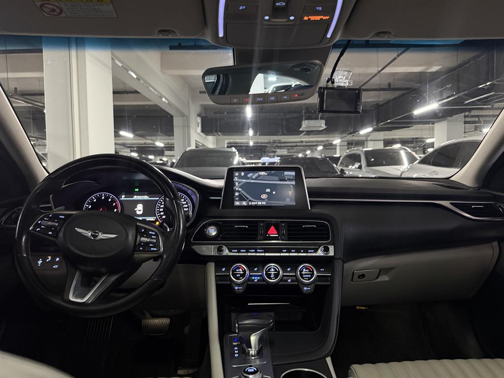 Genesis G70 - Vista 9