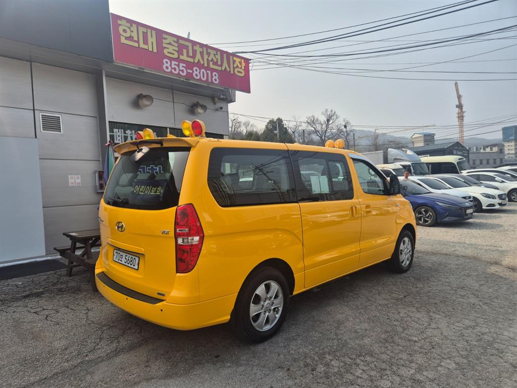 HYUNDAI Starex - Vista 4