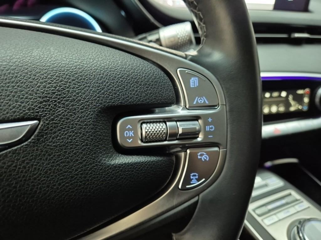 Genesis GV70 - Vista 8