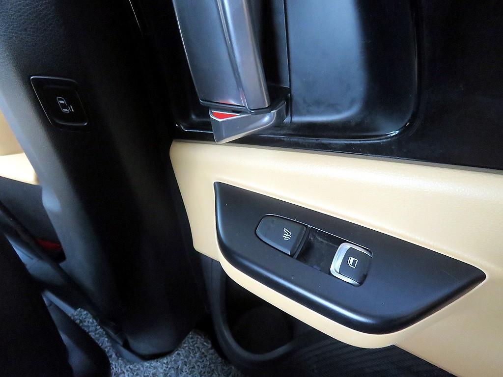 KIA Carnival - Vista 11