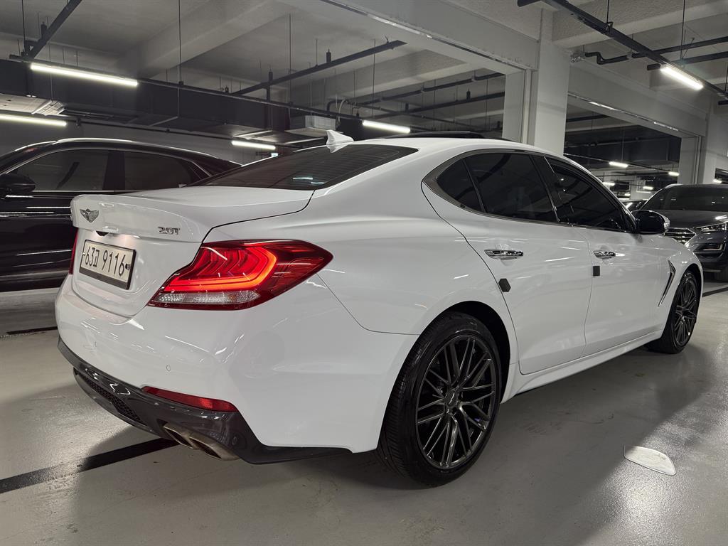 Genesis G70 - Vista 5