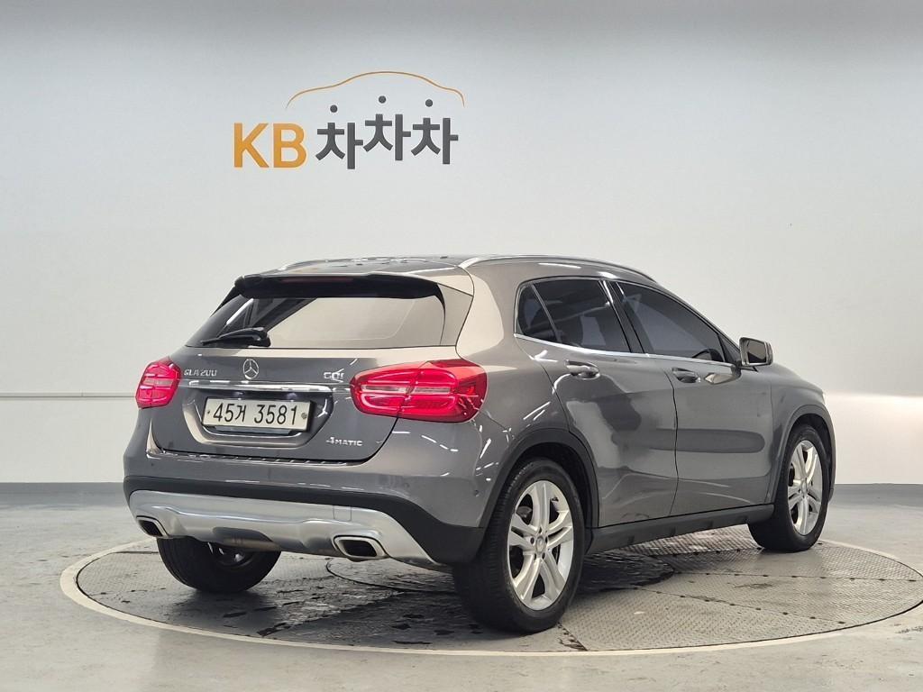 Mercedes Benz GLA Class - Vista 4