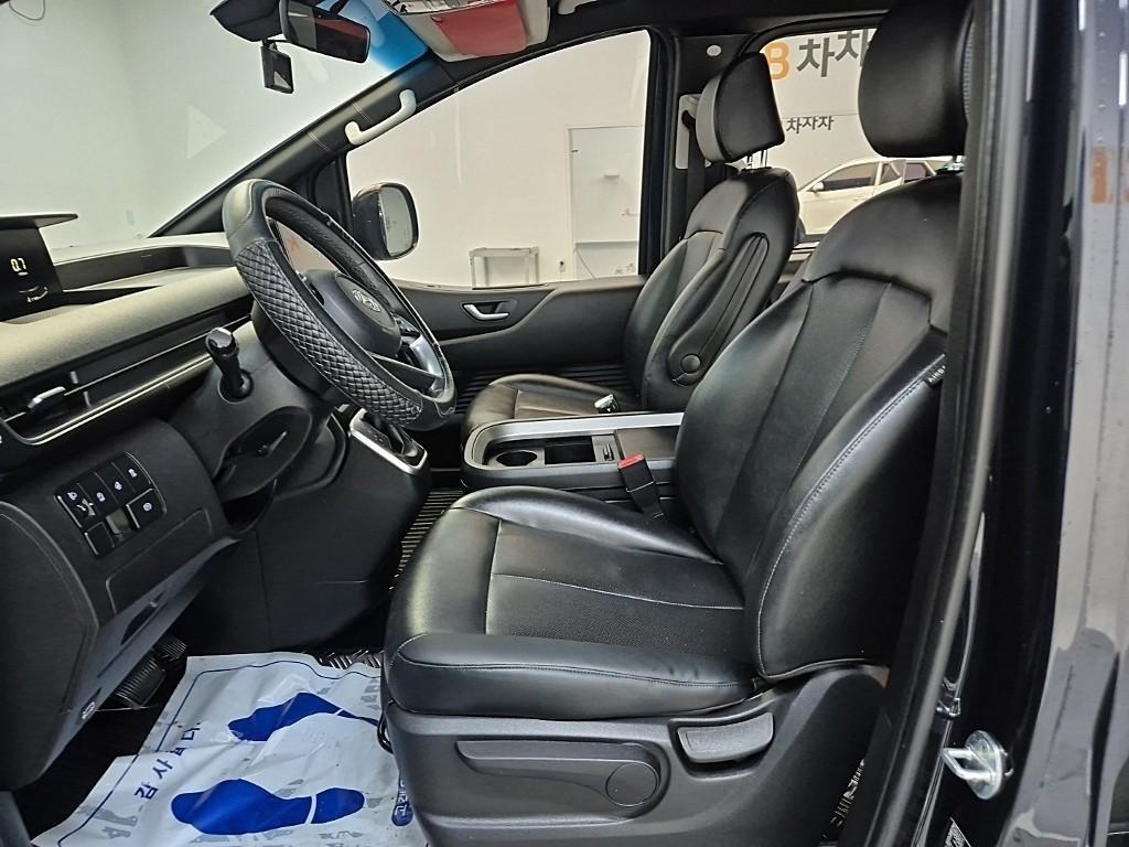 HYUNDAI Staria - Vista 11