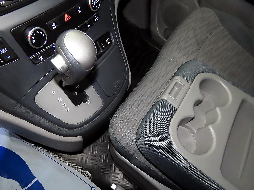 HYUNDAI Starex - Vista 12