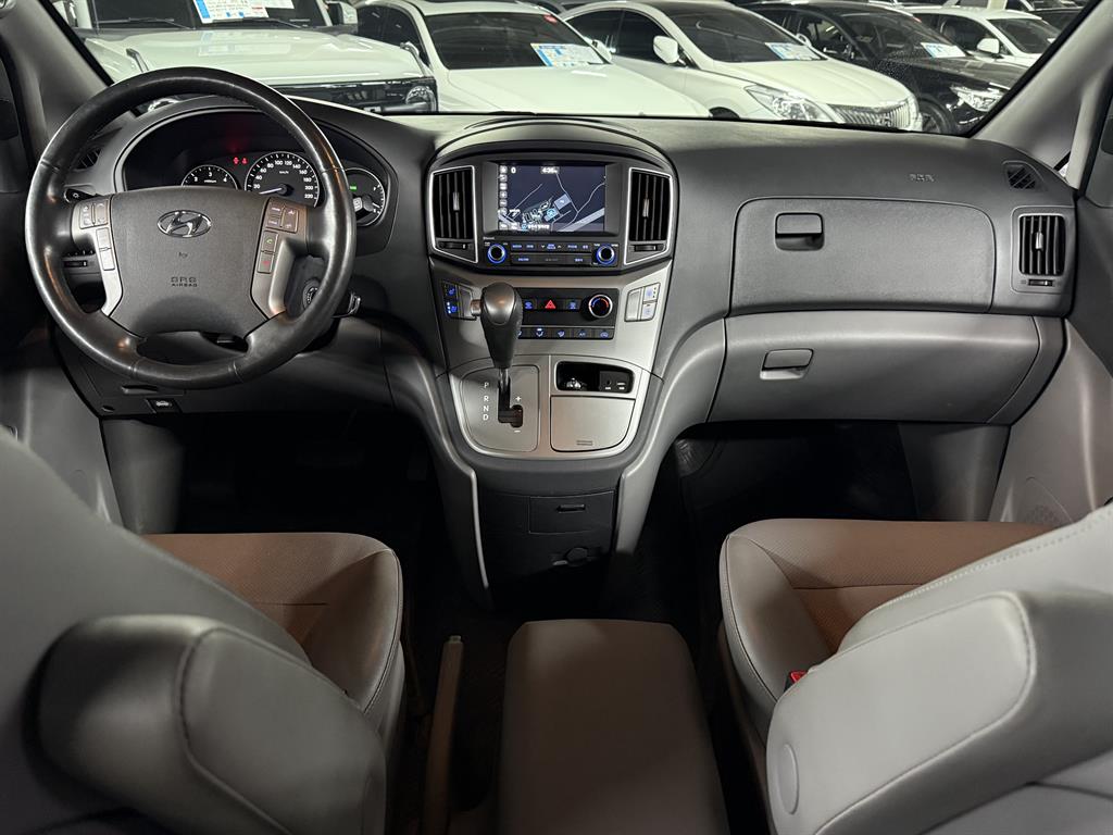 HYUNDAI Starex - Vista 7