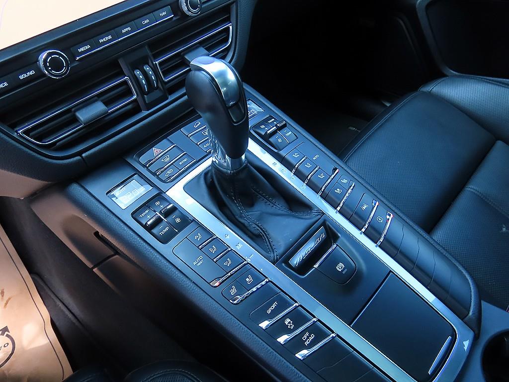 Porsche Macan - Vista 10