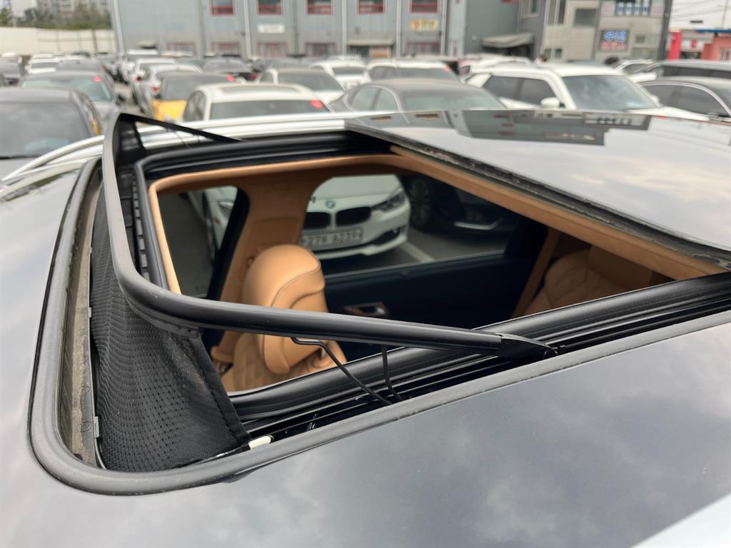 Genesis GV80 - Vista 9