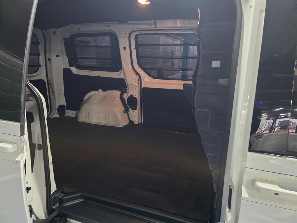 HYUNDAI Staria - Vista 11