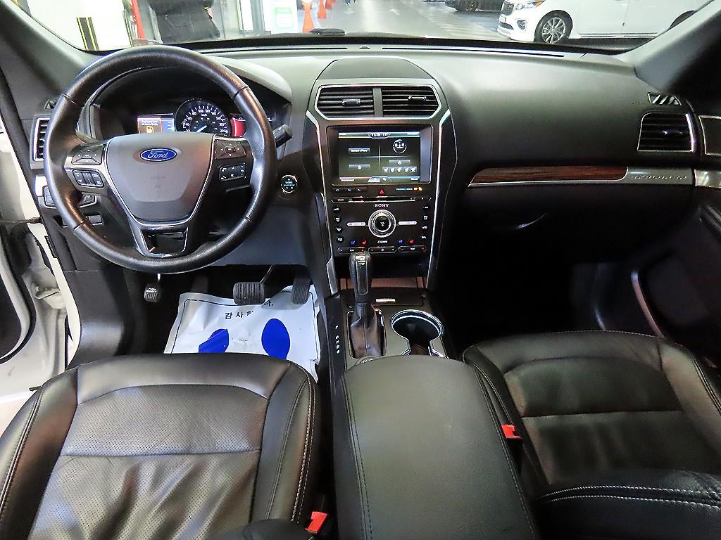 Ford Explorer - Vista 10