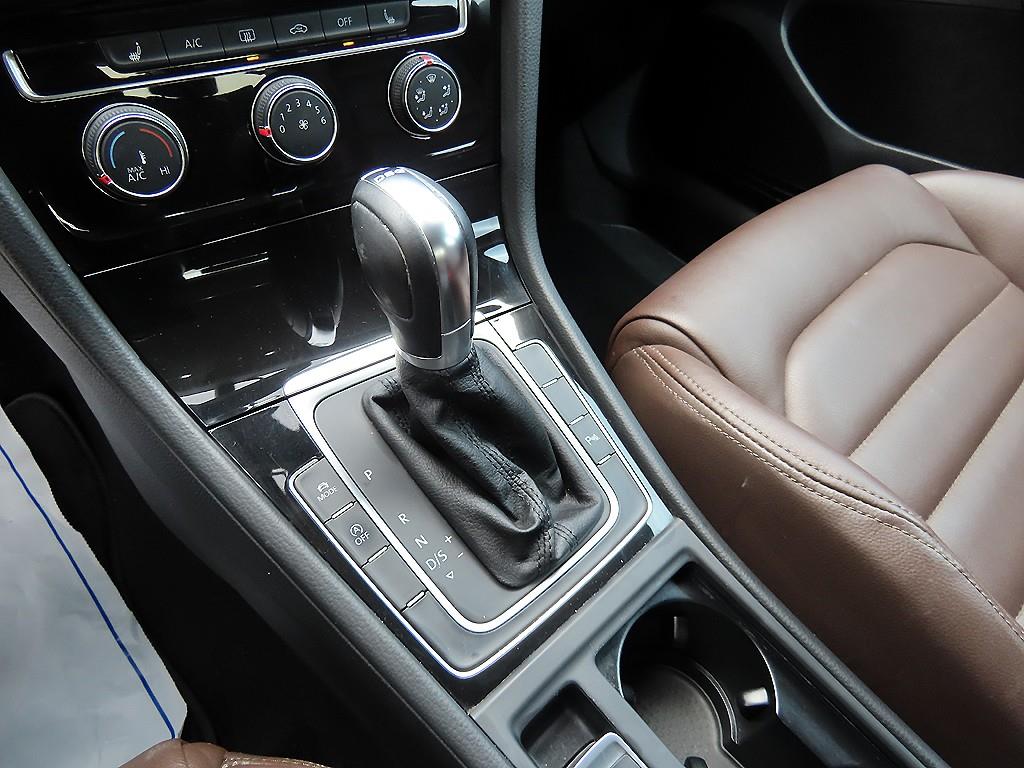 Volkswagen Golf - Vista 10