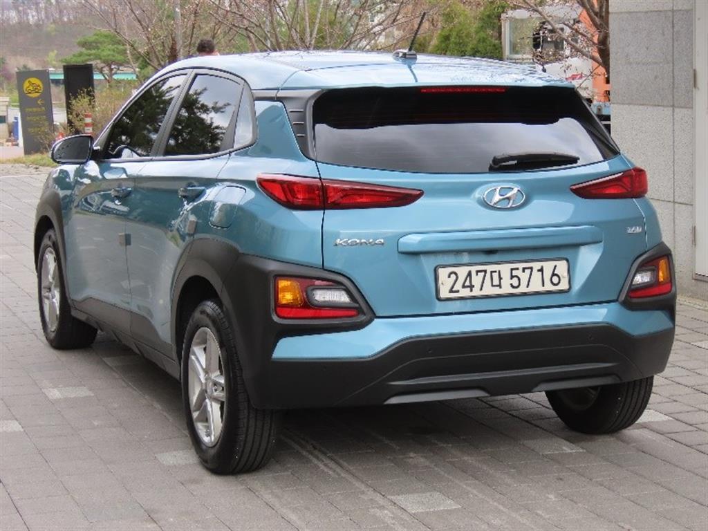 HYUNDAI Kona - Vista 7