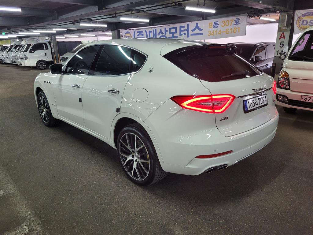 Maserati Levante - Vista 4