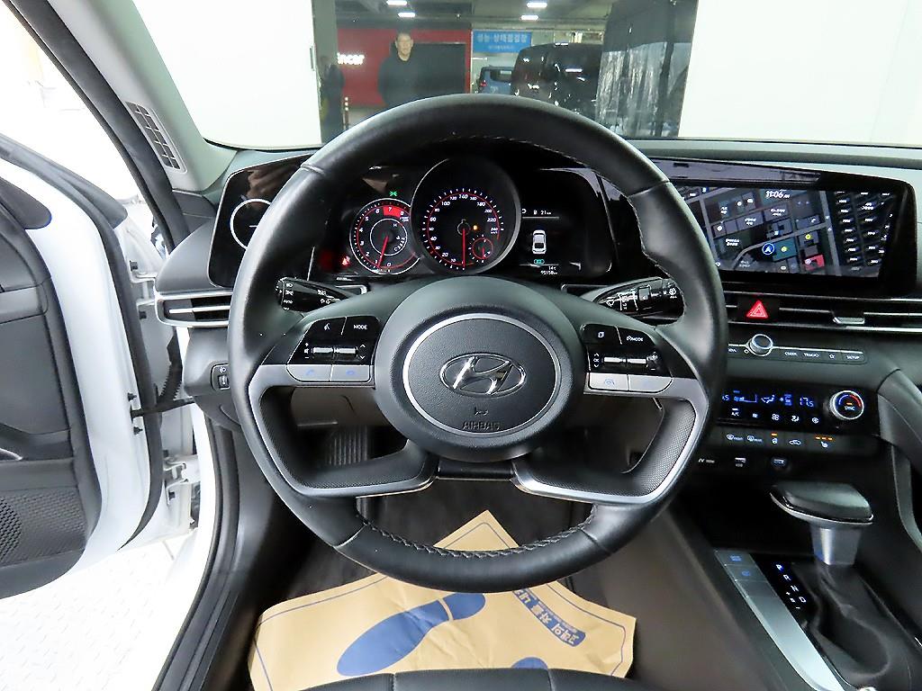 HYUNDAI Avante - Vista 9