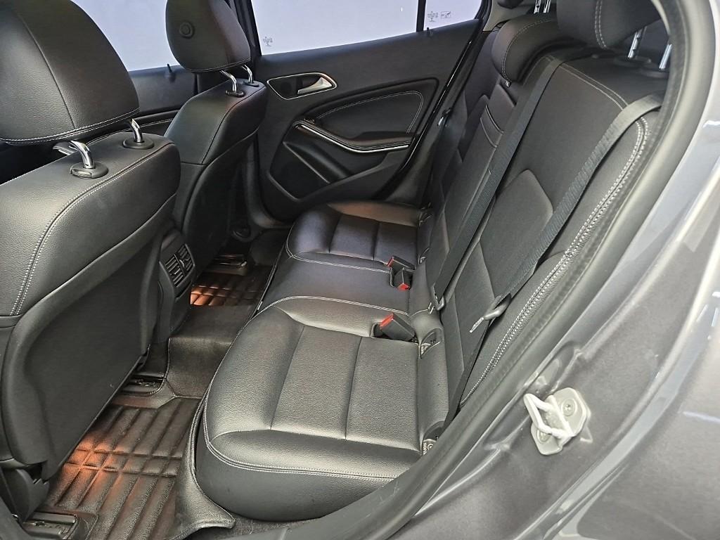 Mercedes Benz GLA Class - Vista 9