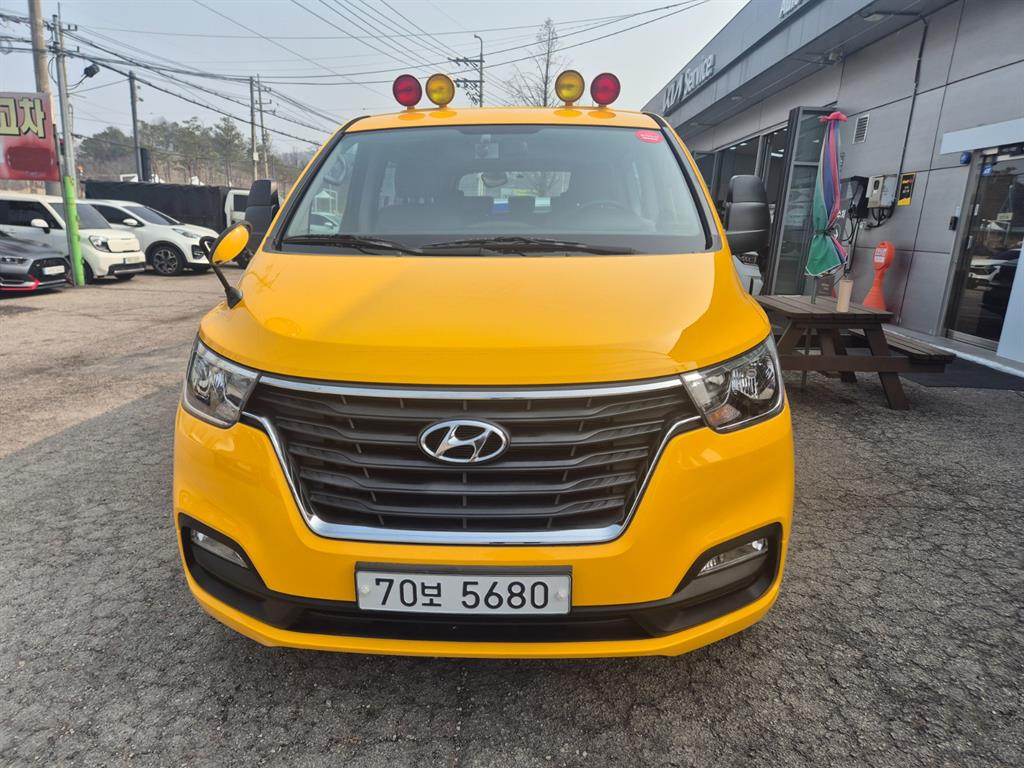 HYUNDAI Starex 2021 Amarillo - Importación desde Corea - HF Imports Iquique - Foto 1