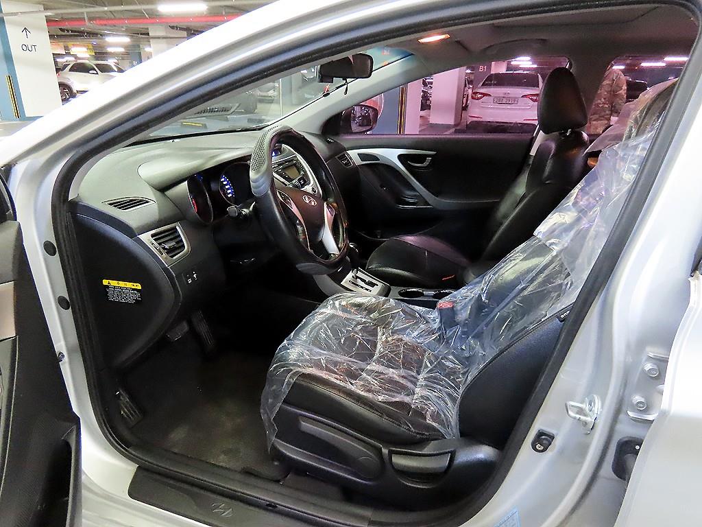 HYUNDAI Avante - Vista 6