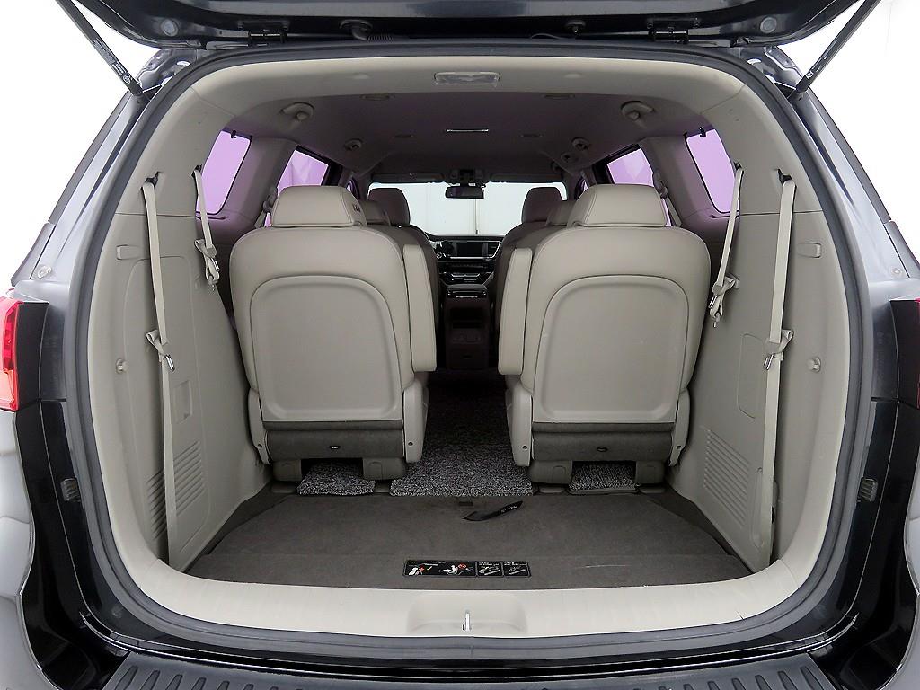 KIA Carnival - Vista 5