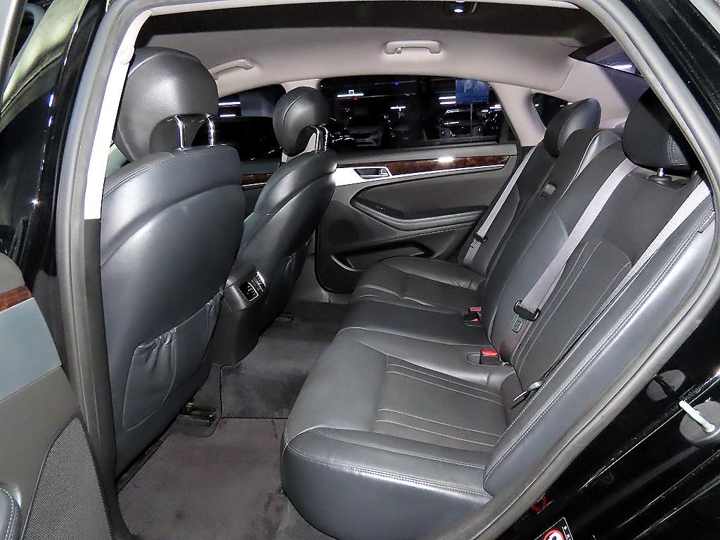 HYUNDAI Genesis - Vista 7