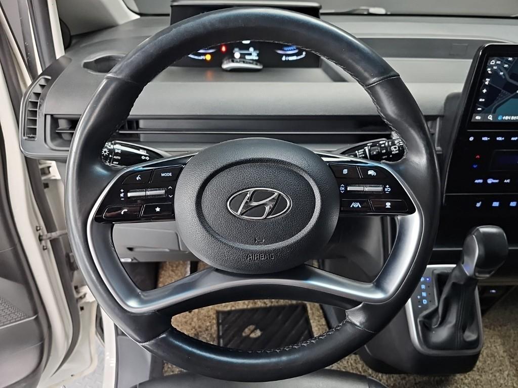 HYUNDAI Staria - Vista 11