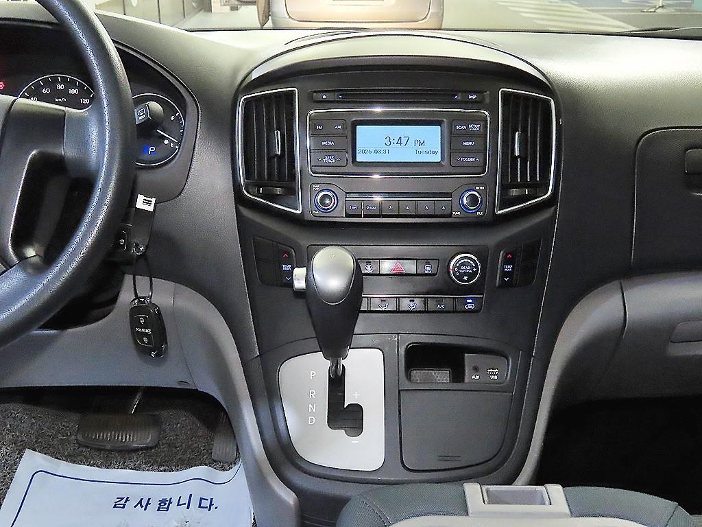 HYUNDAI Starex - Vista 11