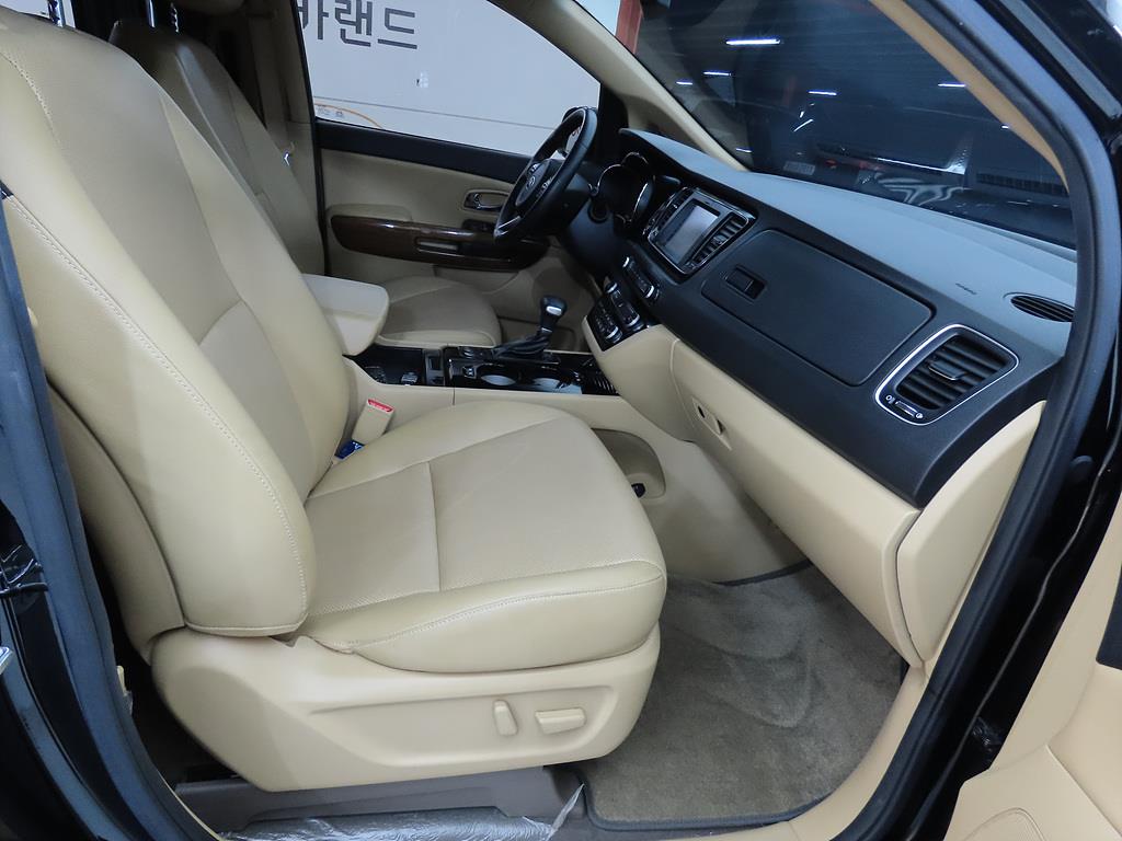 KIA Carnival - Vista 7