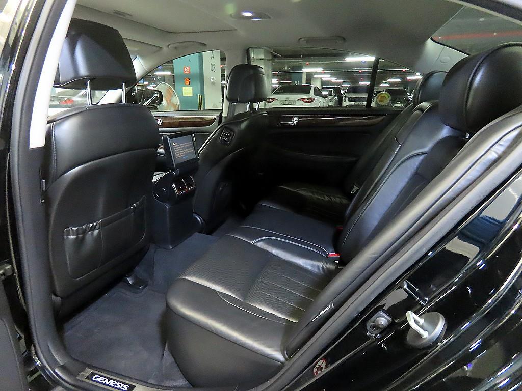 HYUNDAI Genesis - Vista 7