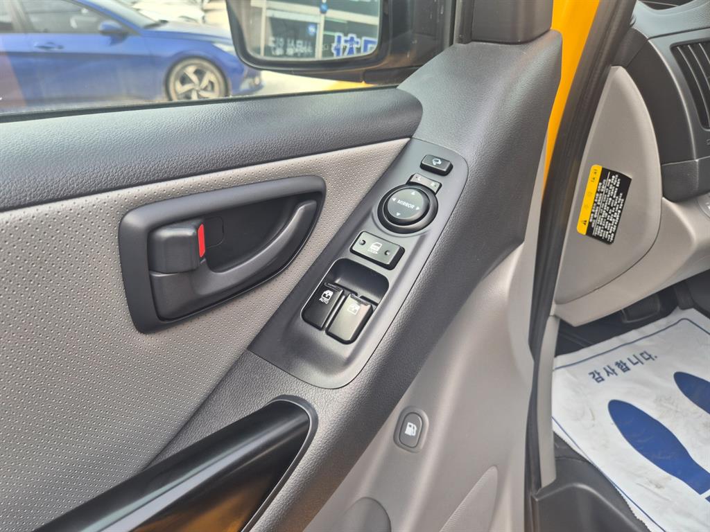 HYUNDAI Starex - Vista 10