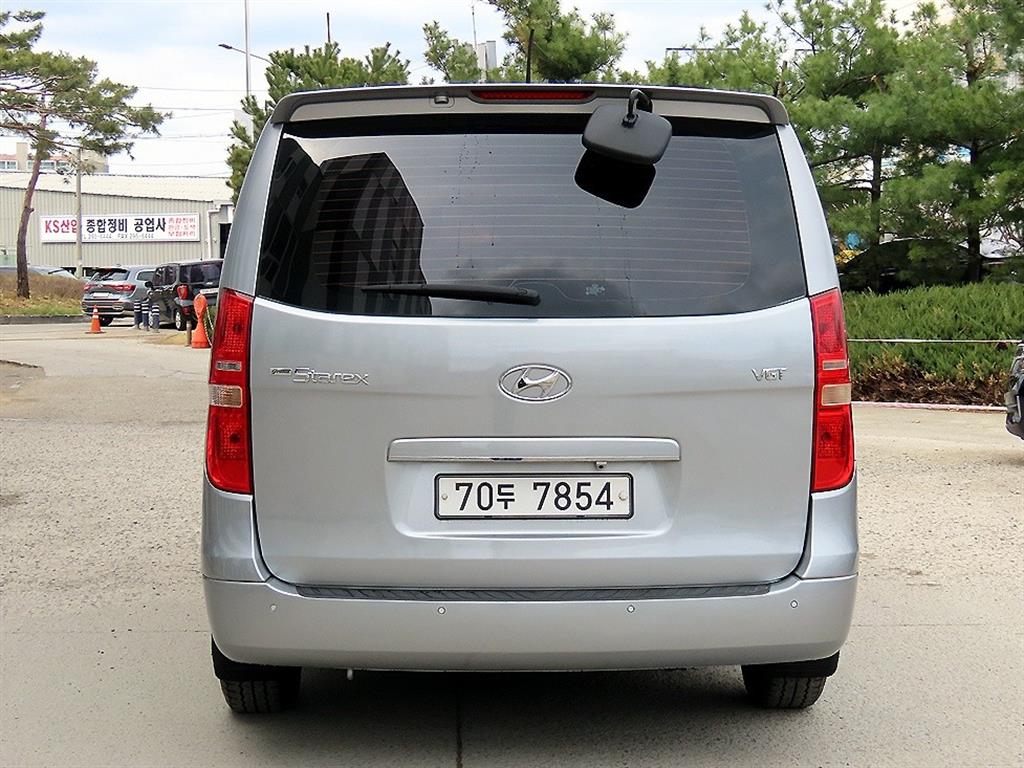 HYUNDAI Starex - Vista 4