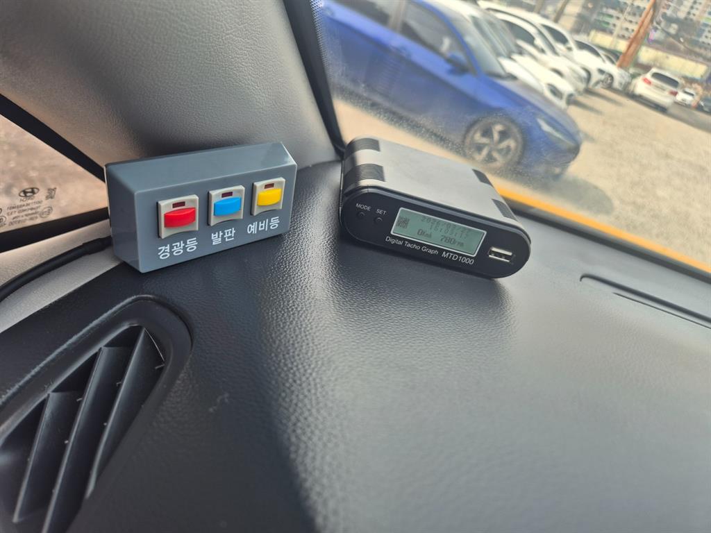 HYUNDAI Starex 2021 Amarillo - Importación desde Corea - HF Imports Iquique - Foto 17