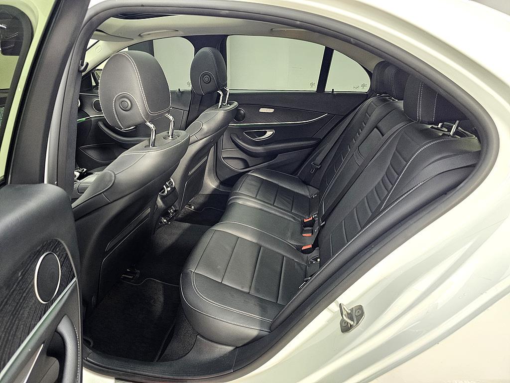 Mercedes Benz E class - Vista 9