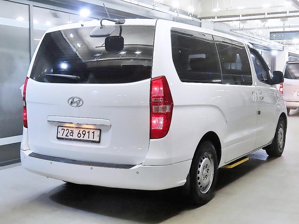 HYUNDAI Starex - Vista 4