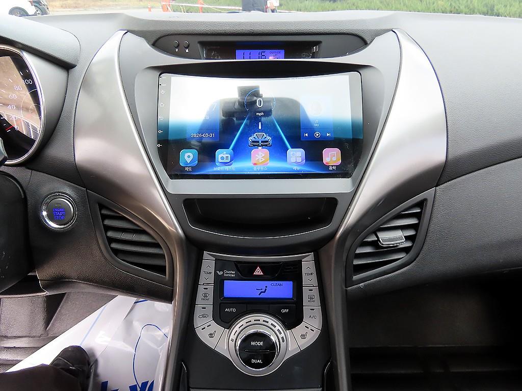 HYUNDAI Avante - Vista 12