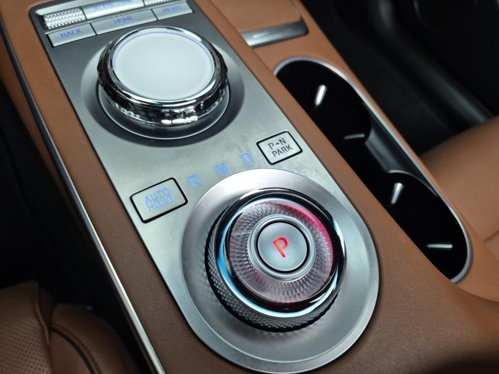 Genesis GV70 - Vista 8