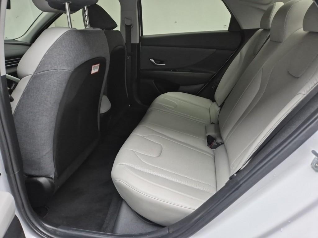 HYUNDAI Avante - Vista 12