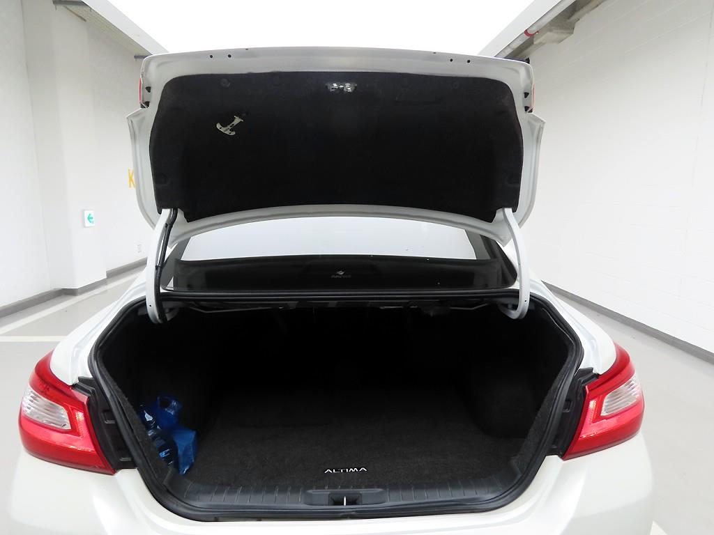 Nissan Altima - Vista 5