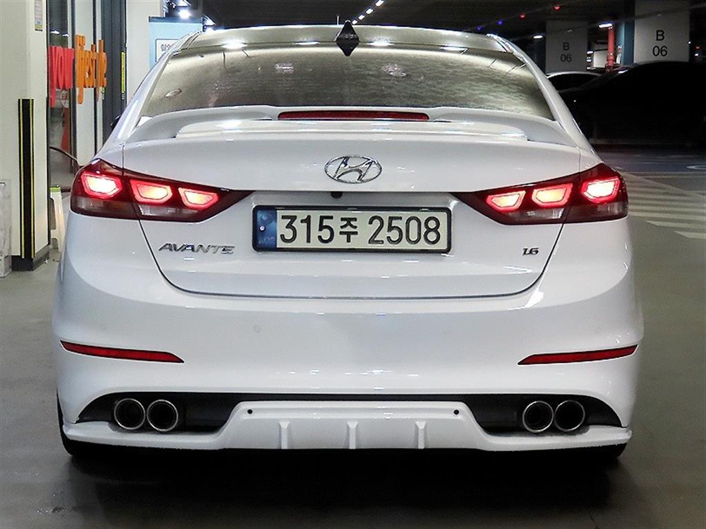 HYUNDAI Avante - Vista 5