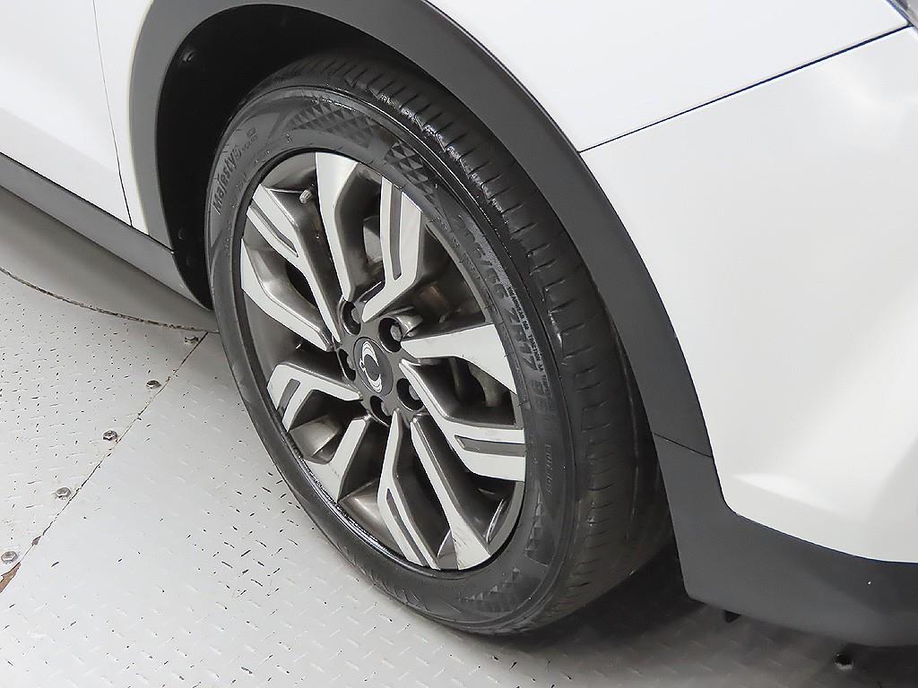 Ssangyong Tivoli - Vista 9