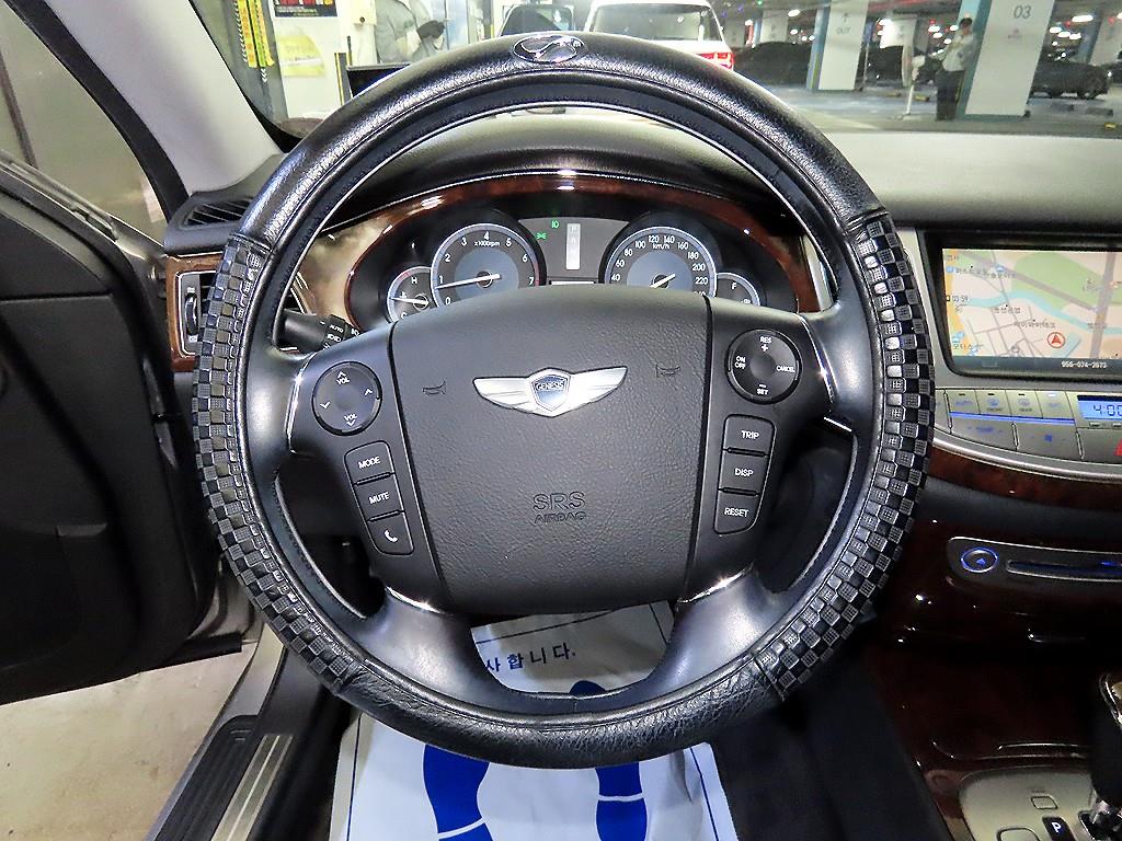 HYUNDAI Genesis - Vista 8