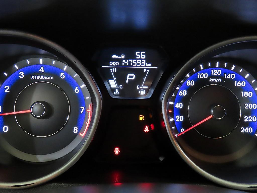 HYUNDAI Avante - Vista 9