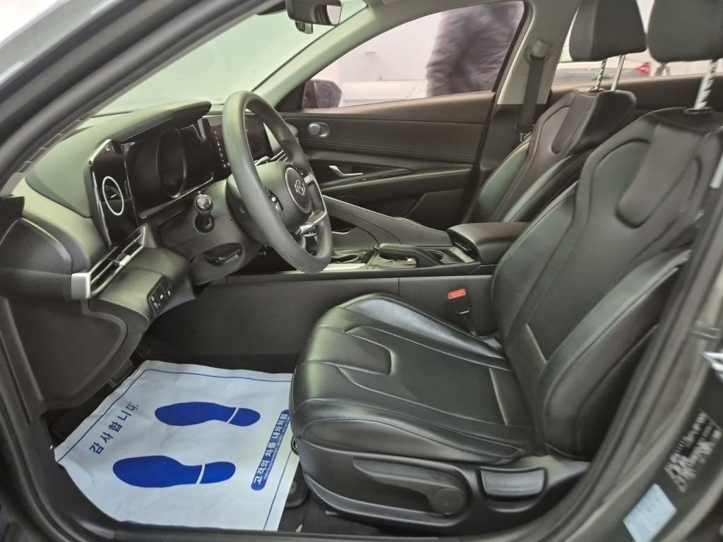 HYUNDAI Avante - Vista 11