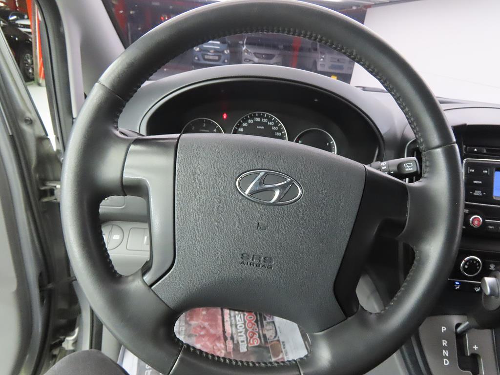HYUNDAI Starex - Vista 8