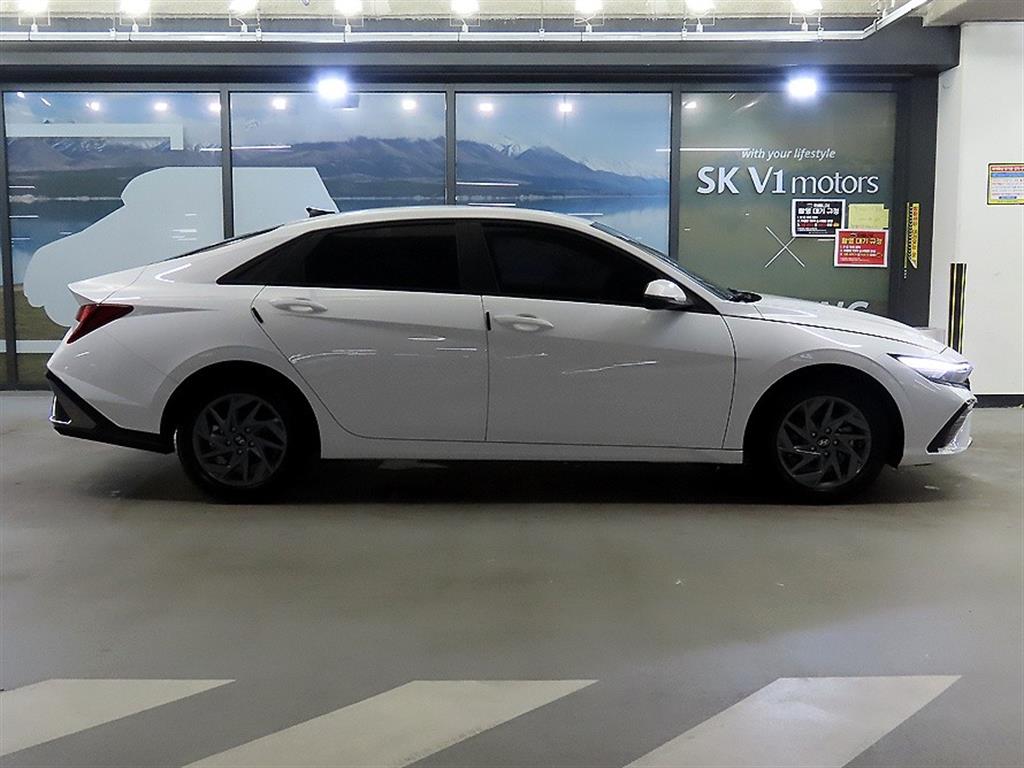 HYUNDAI Avante - Vista 3