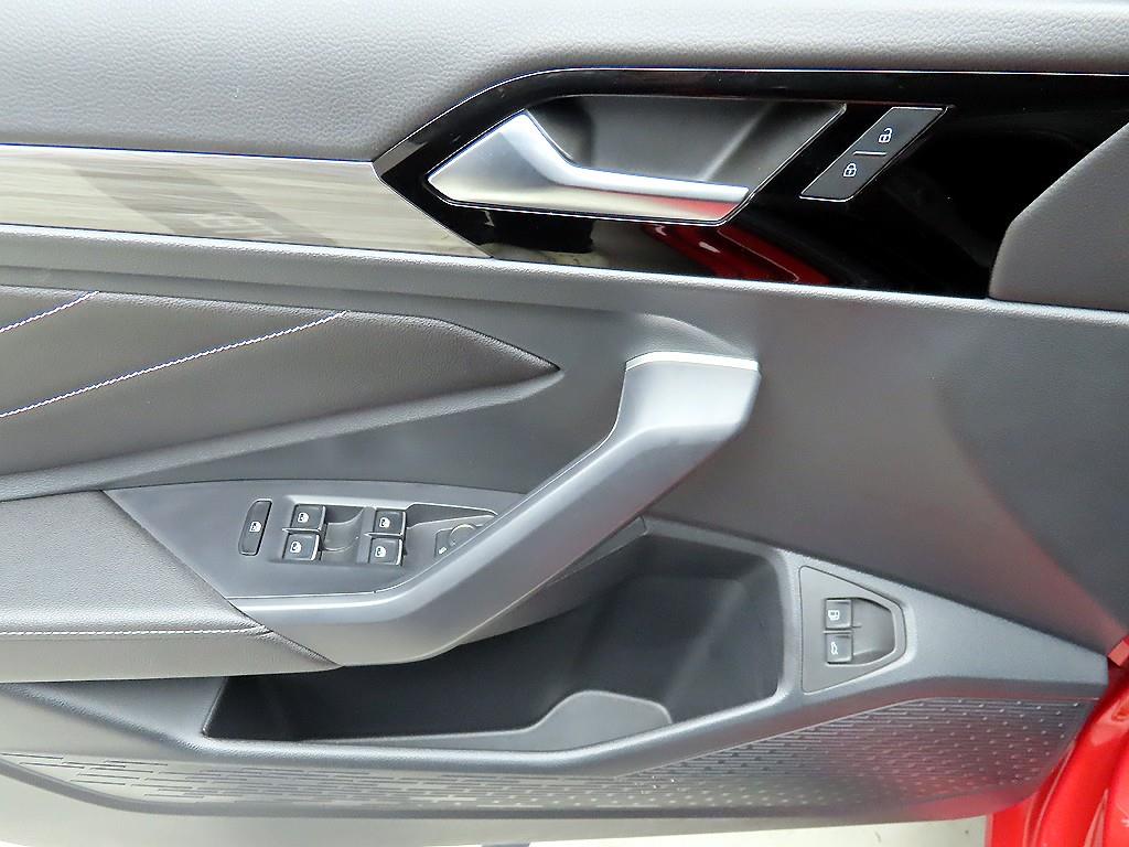 Volkswagen Jetta - Vista 11