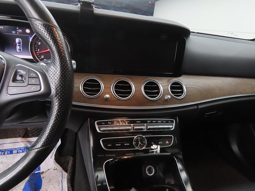 Mercedes Benz E class - Vista 10