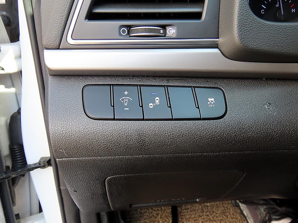 HYUNDAI Avante - Vista 12