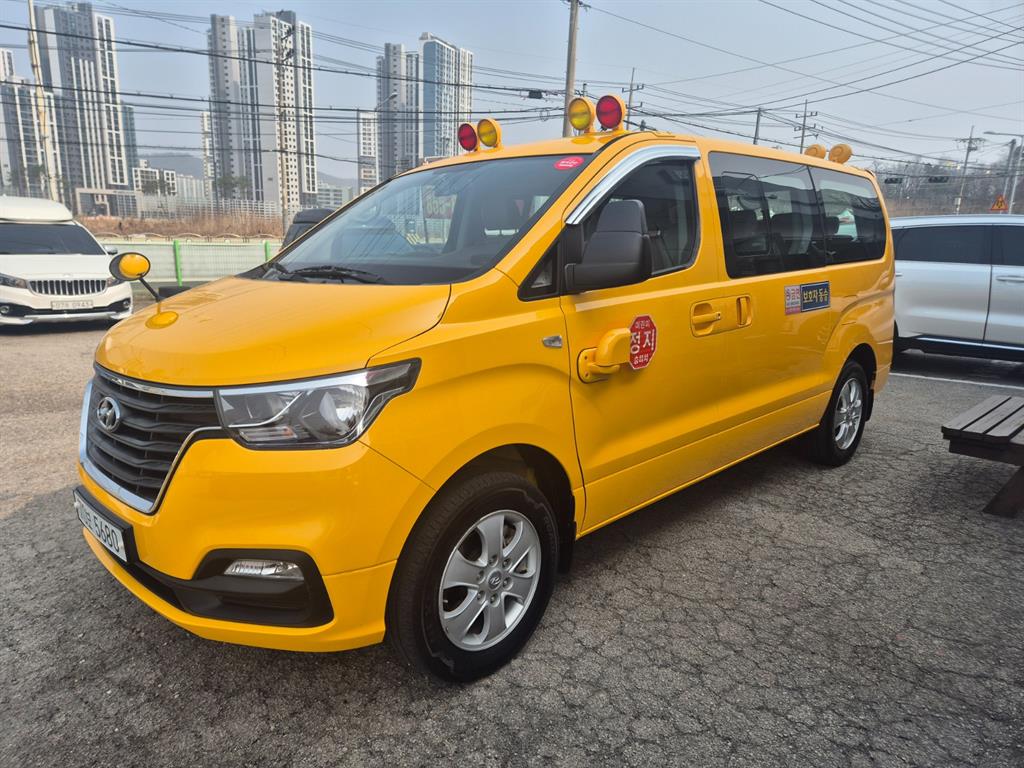 HYUNDAI Starex - Vista 2