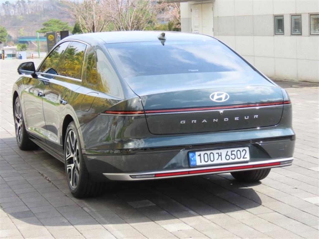 HYUNDAI Grandeur - Vista 7