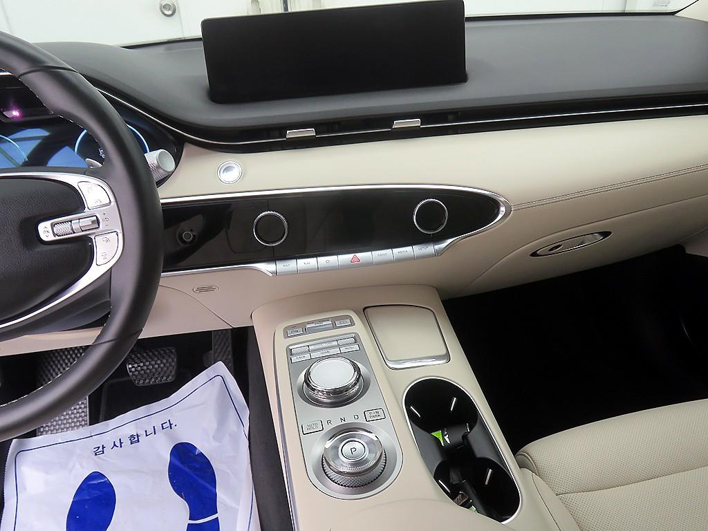 Genesis GV70 - Vista 12