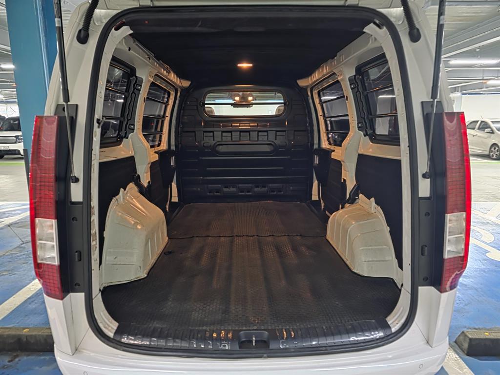 HYUNDAI Staria - Vista 12