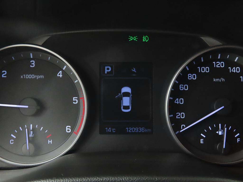 HYUNDAI Avante - Vista 9